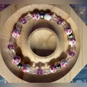 Chic Floral Beaded Bracelet with Pink and Purple Accents